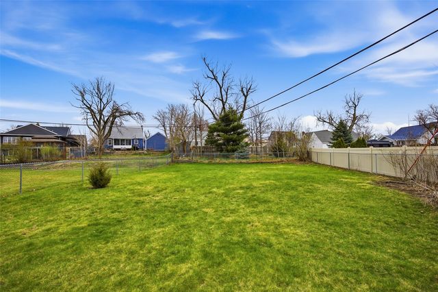 616 25th St NE, Cedar Rapids, IA 52402