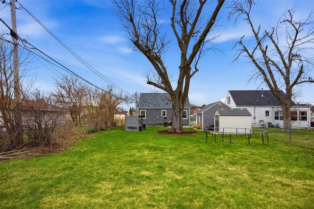 616 25th St NE, Cedar Rapids, IA 52402