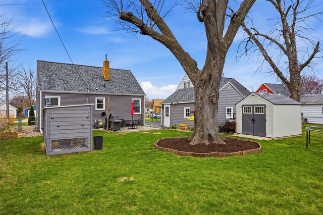 616 25th St NE, Cedar Rapids, IA 52402