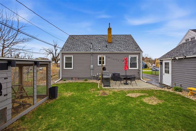 616 25th St NE, Cedar Rapids, IA 52402