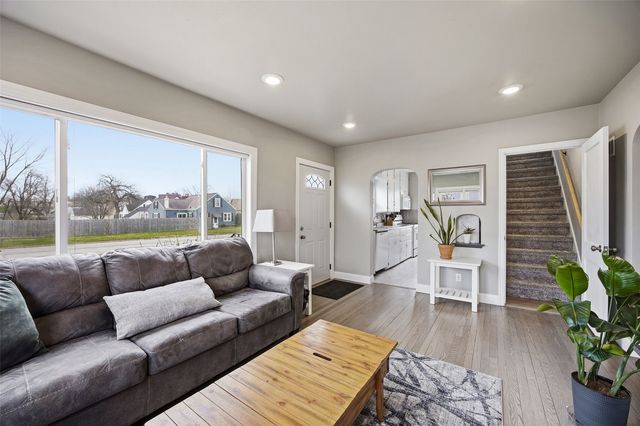 616 25th St NE, Cedar Rapids, IA 52402