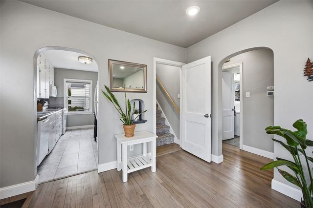 616 25th St NE, Cedar Rapids, IA 52402