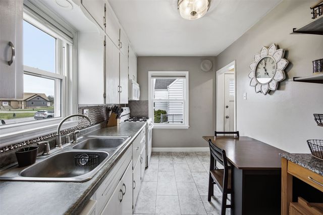 616 25th St NE, Cedar Rapids, IA 52402