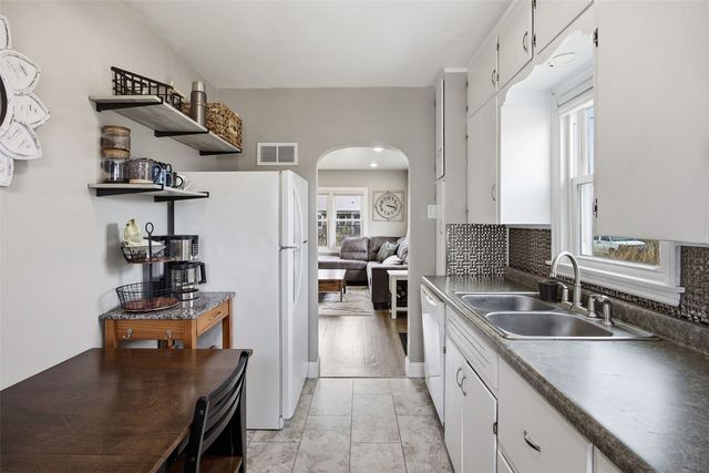 616 25th St NE, Cedar Rapids, IA 52402