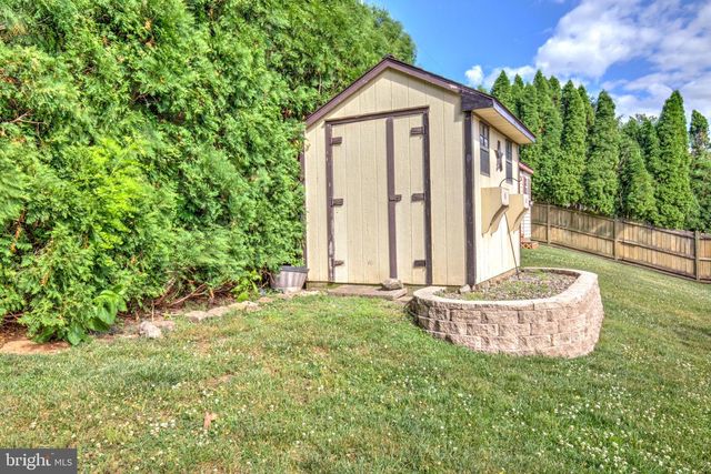 94 MARION TER, Ephrata, PA 17522