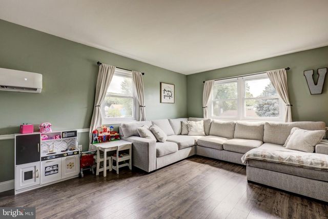 94 MARION TER, Ephrata, PA 17522