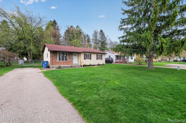 430 Sherwood Court, Holly Village, MI 48442
