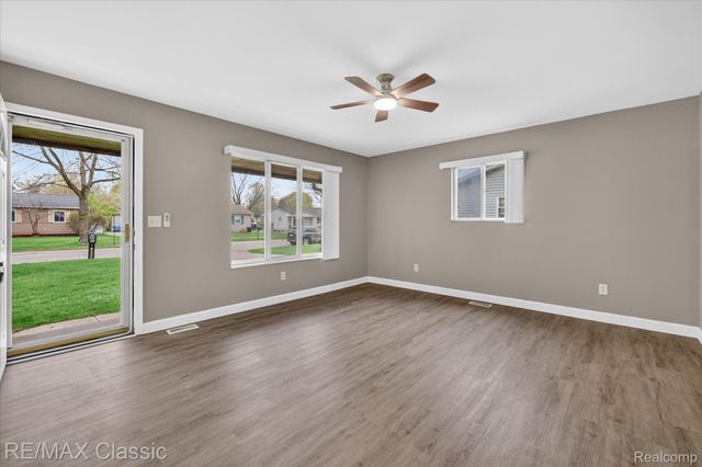 430 Sherwood Court, Holly Village, MI 48442