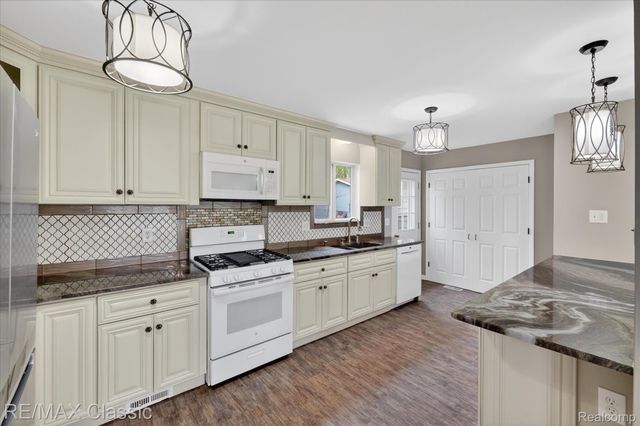 430 Sherwood Court, Holly Village, MI 48442