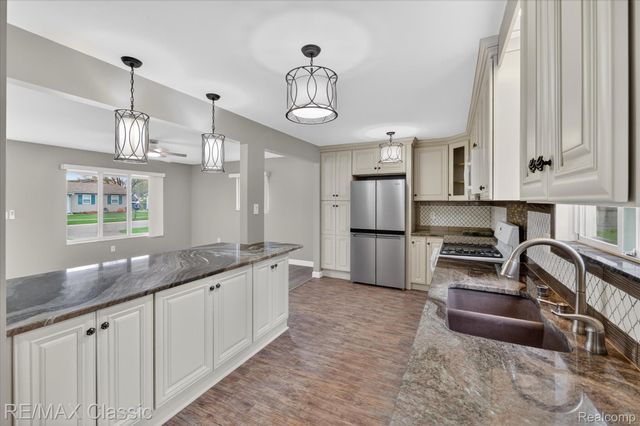 430 Sherwood Court, Holly Village, MI 48442