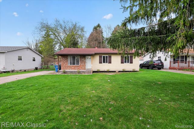 430 Sherwood Court, Holly Village, MI 48442