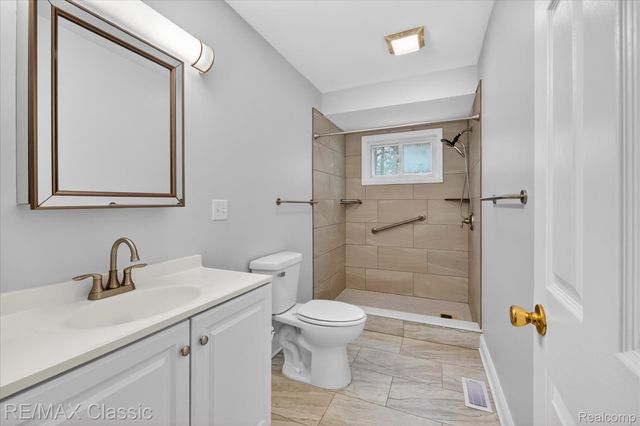 430 Sherwood Court, Holly Village, MI 48442