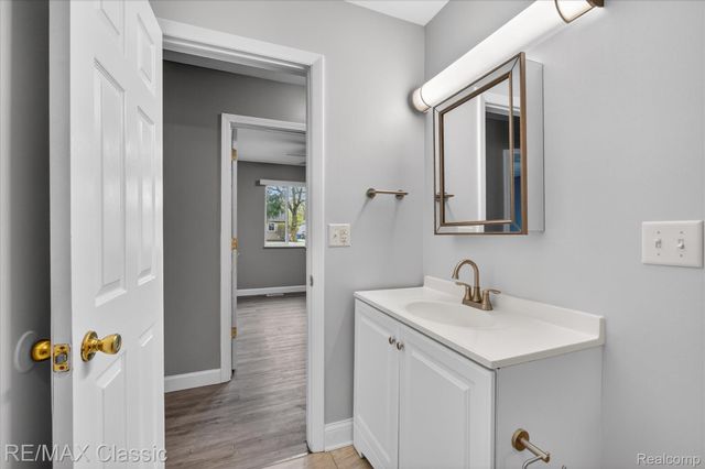430 Sherwood Court, Holly Village, MI 48442