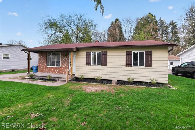 430 Sherwood Court, Holly Village, MI 48442