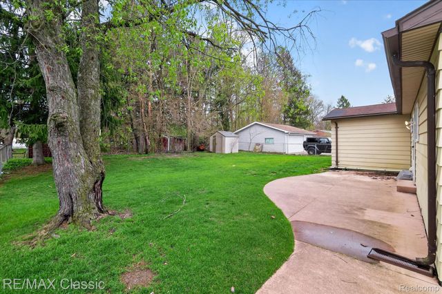 430 Sherwood Court, Holly Village, MI 48442