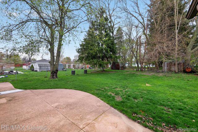 430 Sherwood Court, Holly Village, MI 48442