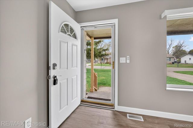 430 Sherwood Court, Holly Village, MI 48442