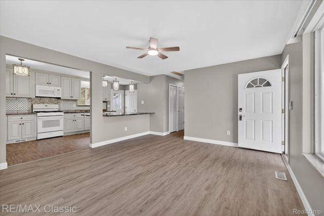 430 Sherwood Court, Holly Village, MI 48442