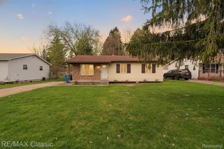 430 Sherwood Court, Holly Village, MI 48442