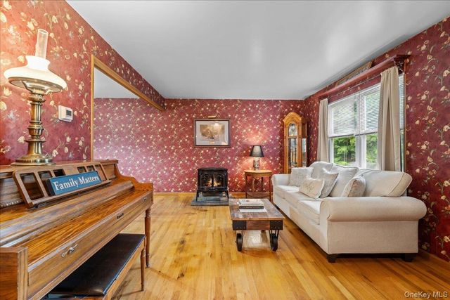 7 Laura Road, Monroe, NY 10950