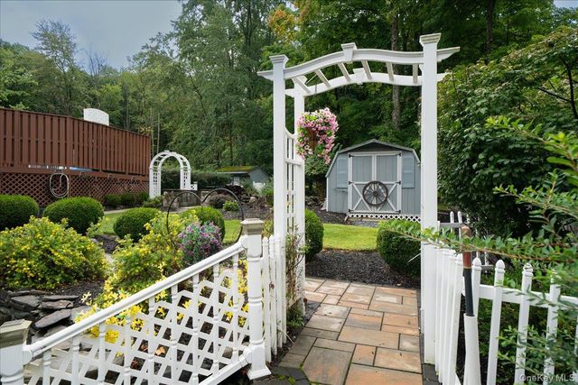 7 Laura Road, Monroe, NY 10950