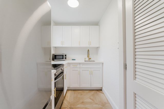 921 Ortega Road, West Palm Beach, FL 33405