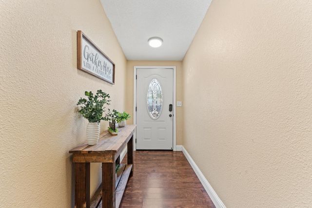1048 Cummins Way, West Sacramento, CA 95605