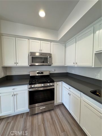 5432 Hermitage Ave 202, Valley Village, CA 91607