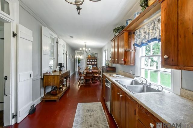 6847 False River Rd, Oscar, LA 70762