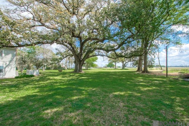 6847 False River Rd, Oscar, LA 70762