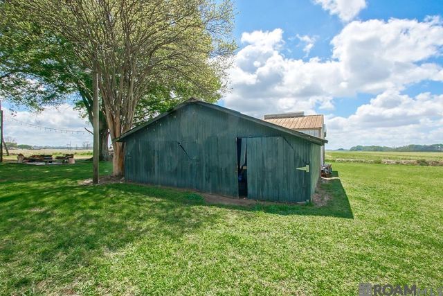 6847 False River Rd, Oscar, LA 70762