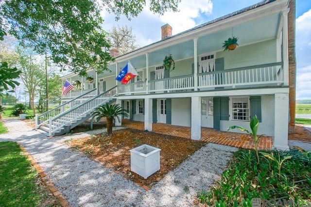 6847 False River Rd, Oscar, LA 70762