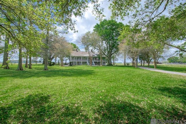 6847 False River Rd, Oscar, LA 70762