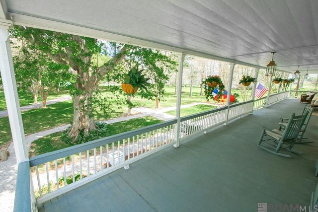 6847 False River Rd, Oscar, LA 70762