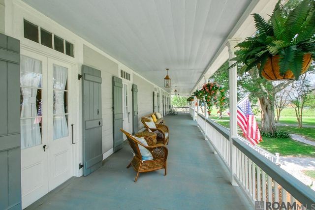 6847 False River Rd, Oscar, LA 70762