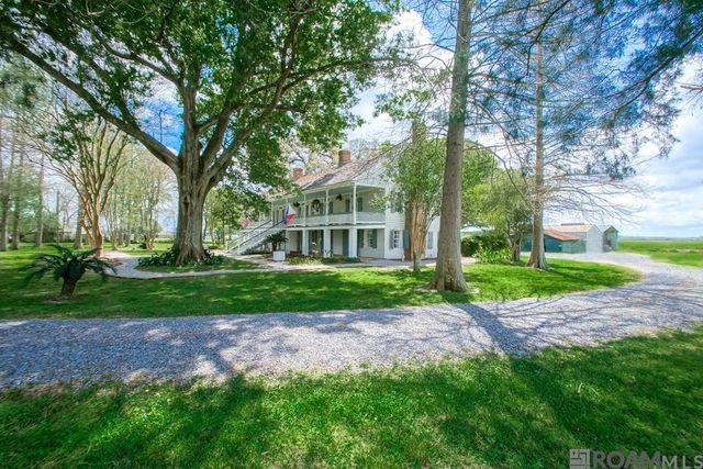 6847 False River Rd, Oscar, LA 70762