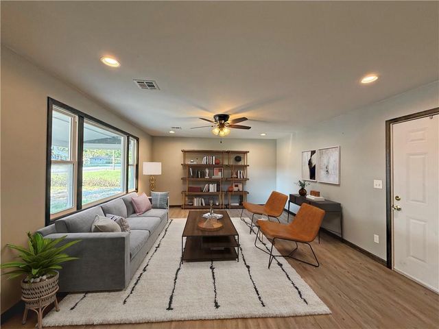 1422 N Ash Street, Nevada, MO 64772