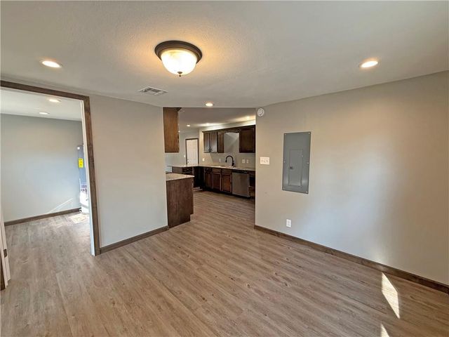 1422 N Ash Street, Nevada, MO 64772