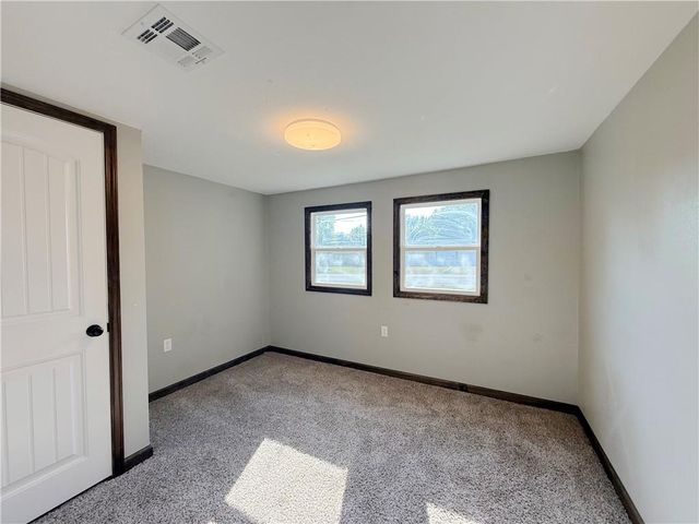 1422 N Ash Street, Nevada, MO 64772