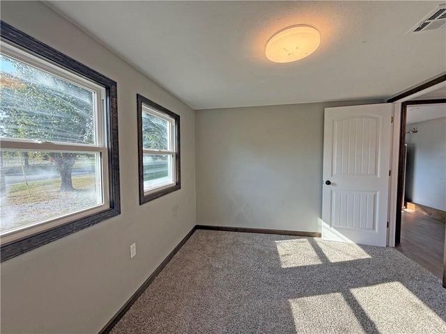 1422 N Ash Street, Nevada, MO 64772