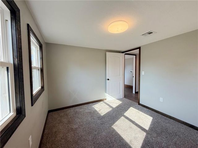 1422 N Ash Street, Nevada, MO 64772