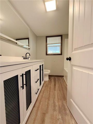 1422 N Ash Street, Nevada, MO 64772