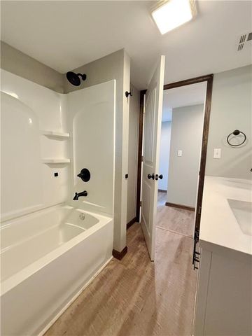 1422 N Ash Street, Nevada, MO 64772