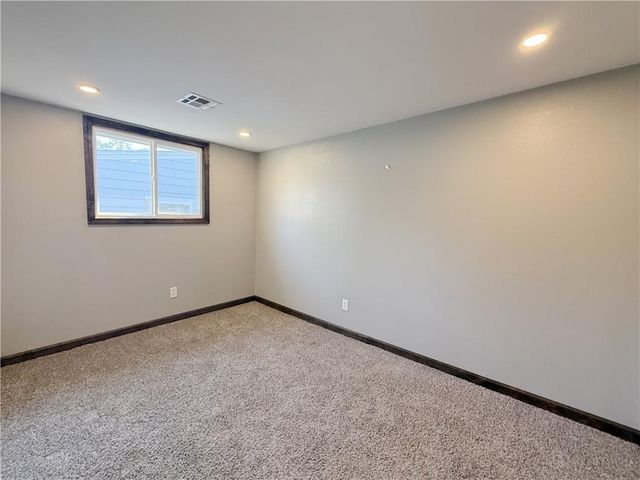 1422 N Ash Street, Nevada, MO 64772