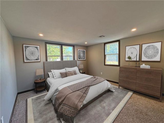 1422 N Ash Street, Nevada, MO 64772