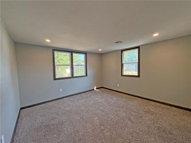 1422 N Ash Street, Nevada, MO 64772