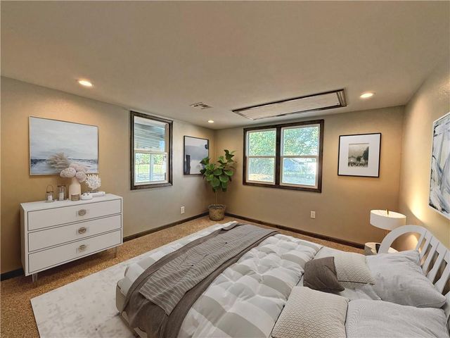 1422 N Ash Street, Nevada, MO 64772