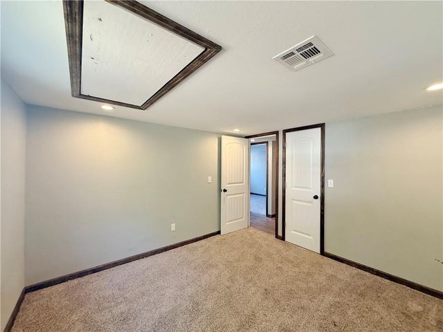 1422 N Ash Street, Nevada, MO 64772