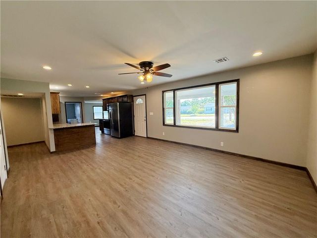 1422 N Ash Street, Nevada, MO 64772