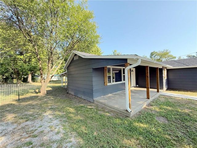 1422 N Ash Street, Nevada, MO 64772